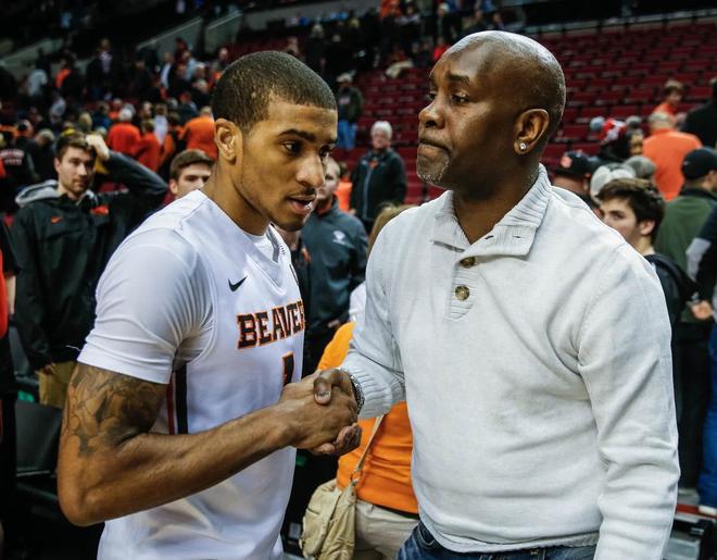 更在赛场上 更在赛场上